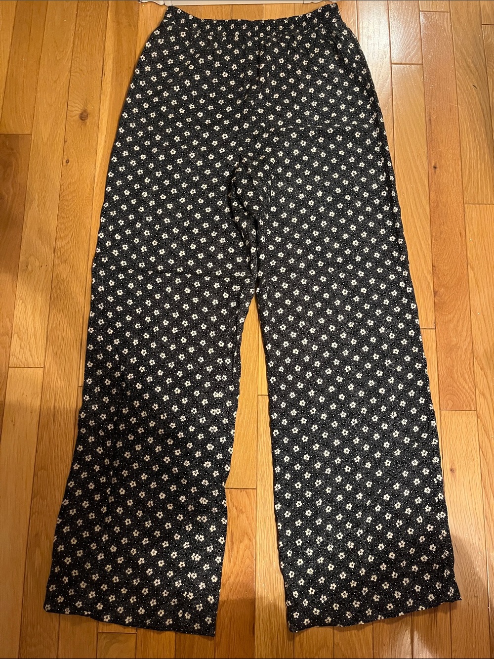 Vintage black and white floral print wide leg flowy pants